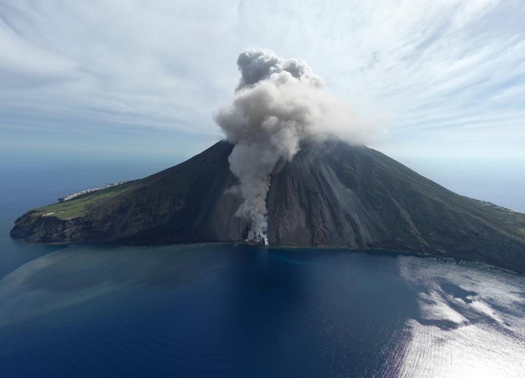 Isola di Stromboli  - Avviso emergenza vulcano Stromboli del 9 ottobre 2022  