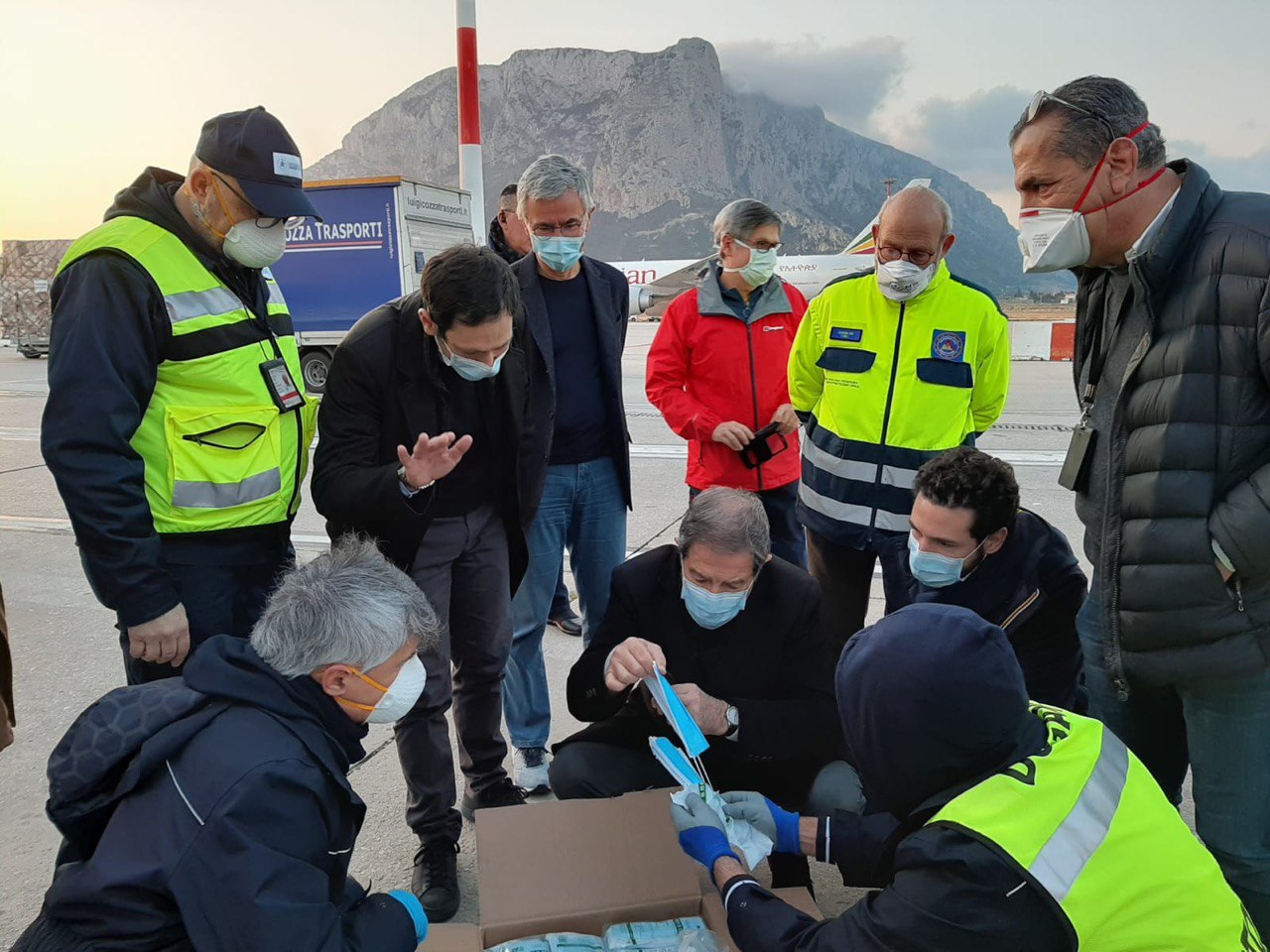 Coronavirus: dalla Cina 40 tonnellate di DPI 