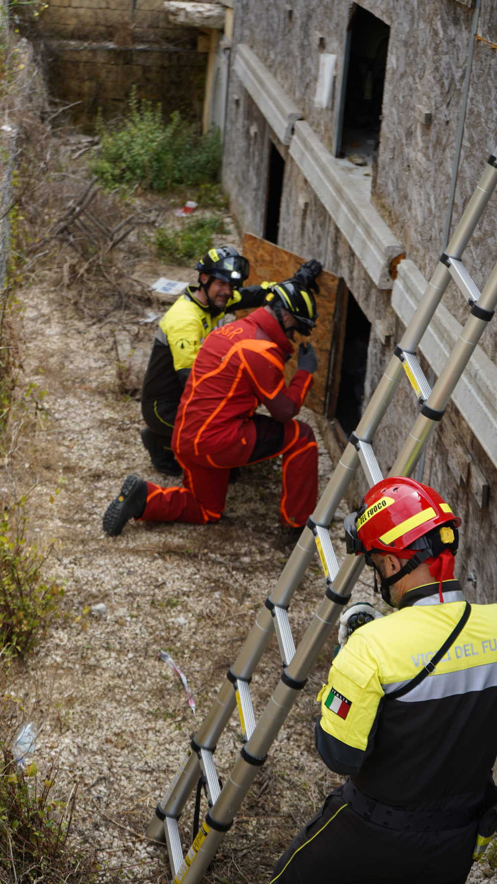 Poggioreale, esercitazione "Search & Rescue" . L’uniforme dei first responder del futuro sul banco di prova