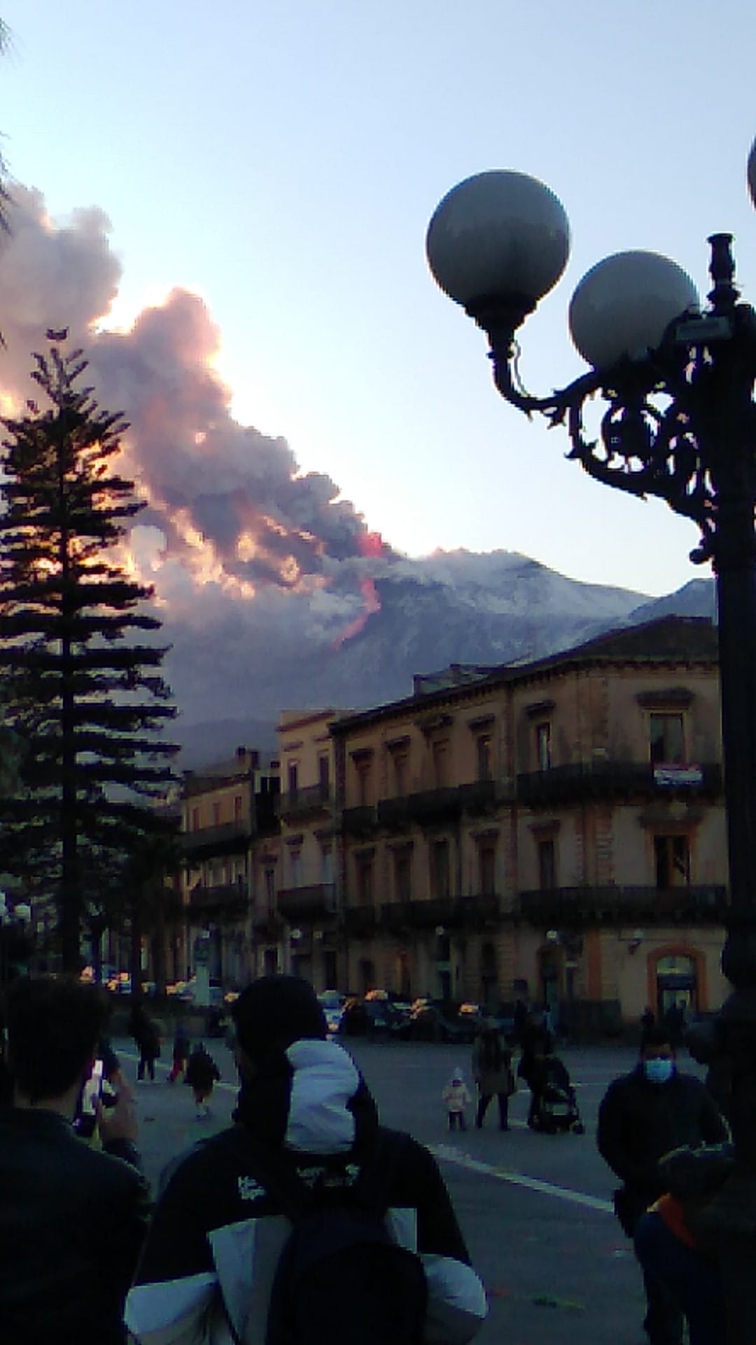 Etna, 51mo parossismo. La Regione anticipa l’avvio di un accordo quadro per una pulizia immediata dei territori colpiti 