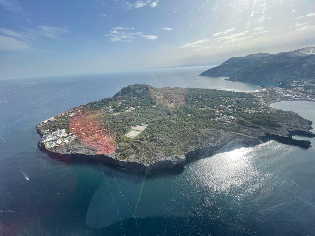 Vulcano, Musumeci sull’isola per fare il punto con Protezione civile sulle esalazioni velenose