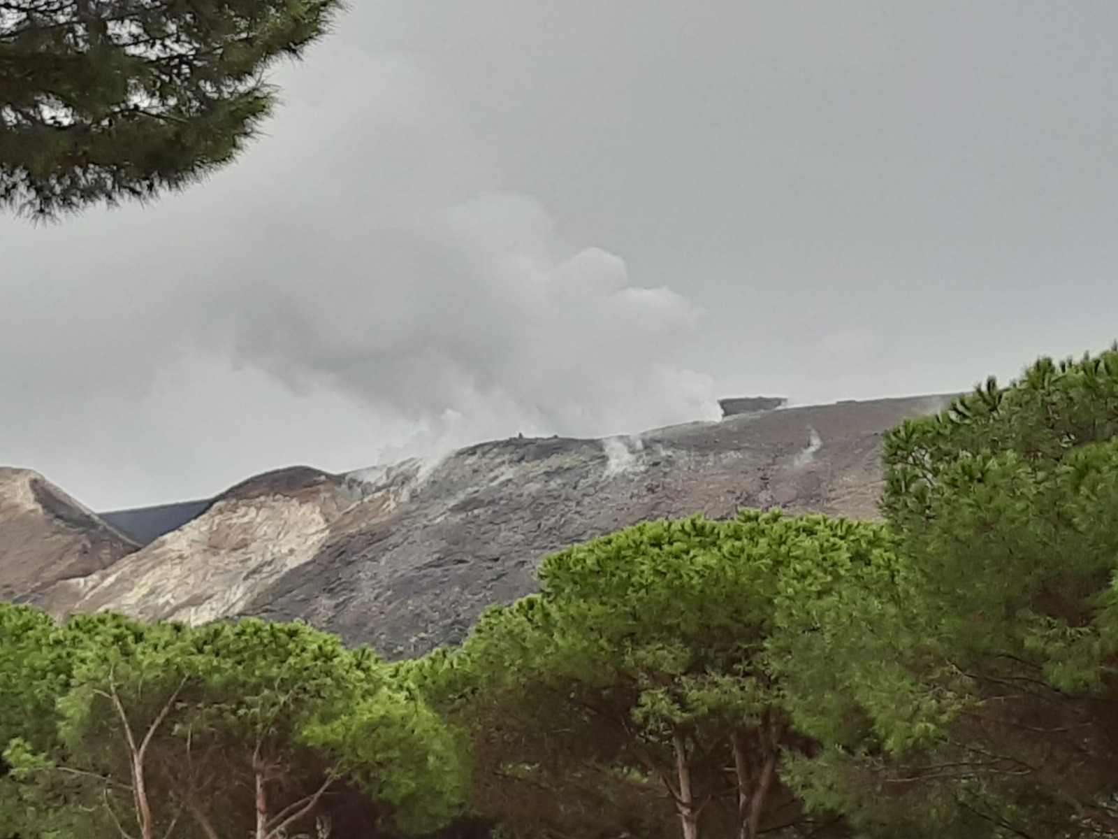 VULCANO (Isole Eolie) -  Il Governo Musumeci dichiara lo stato di crisi e di emergenza regionale