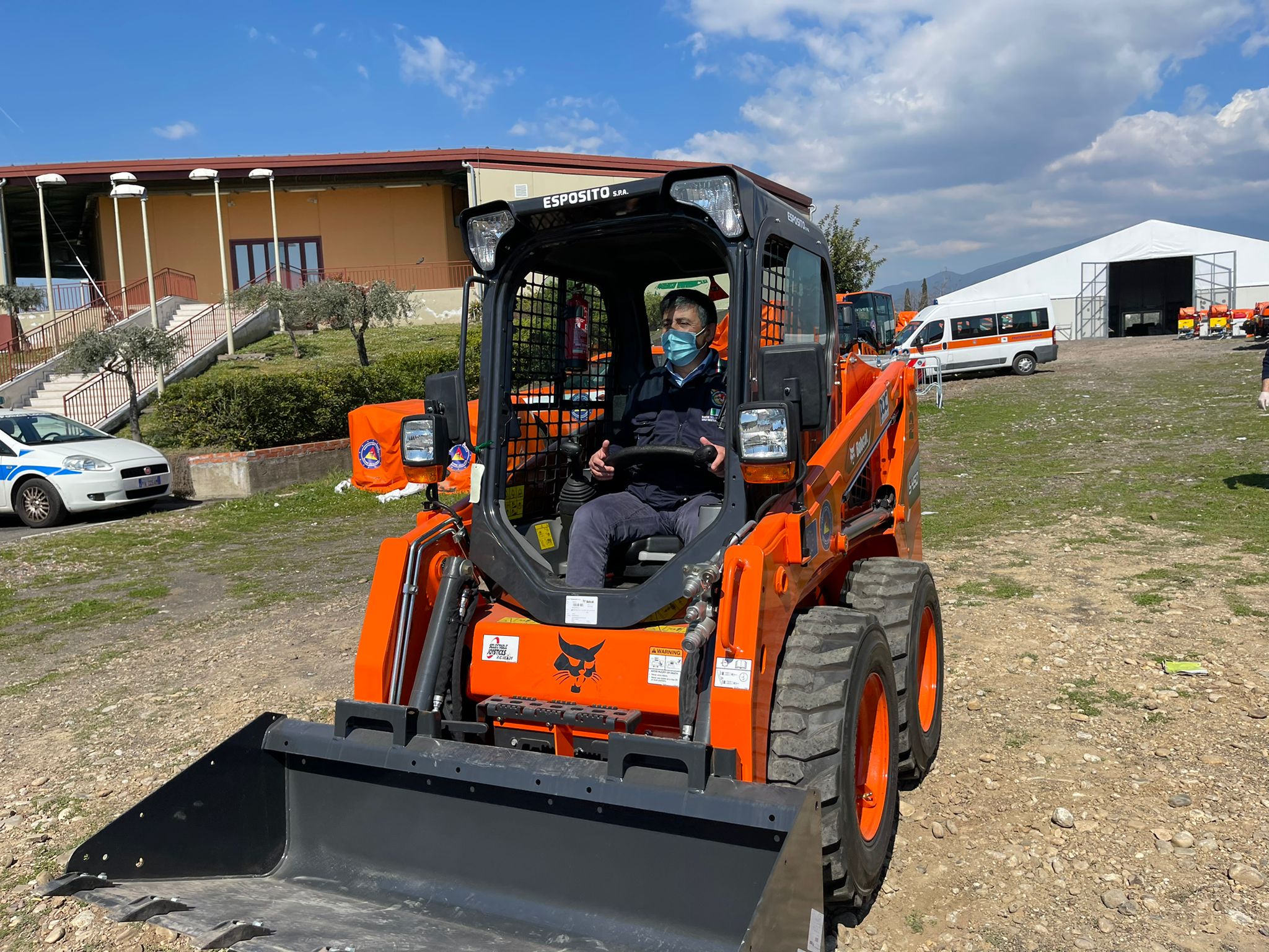 San Giovanni La Punta, i Consegnatari imparano a conoscere Bobcat e Unimog. 