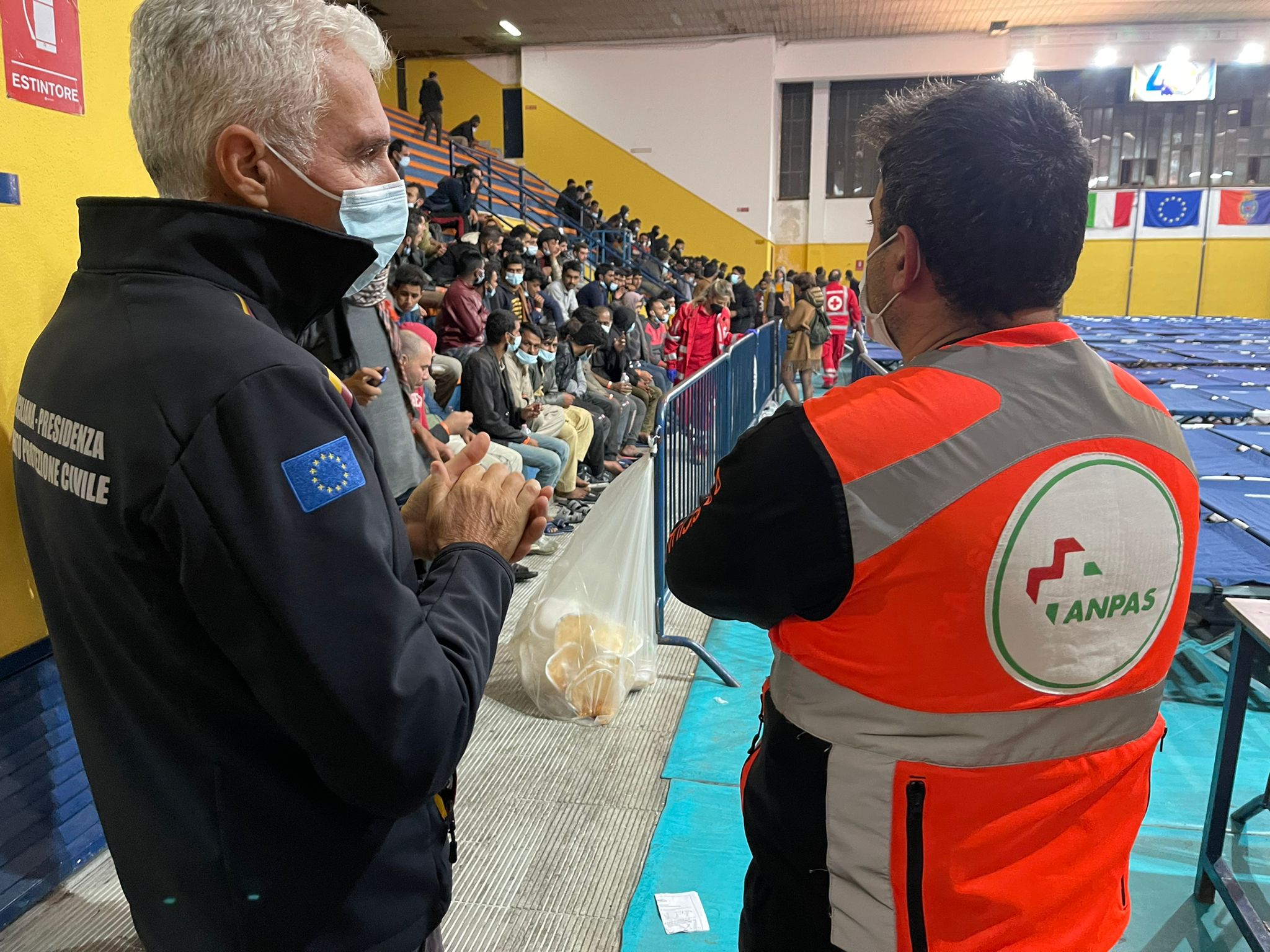 Emergenza migranti, continua indefesso il supporto della protezione civile alle operazioni di prima accoglienza di Pozzallo e Catania