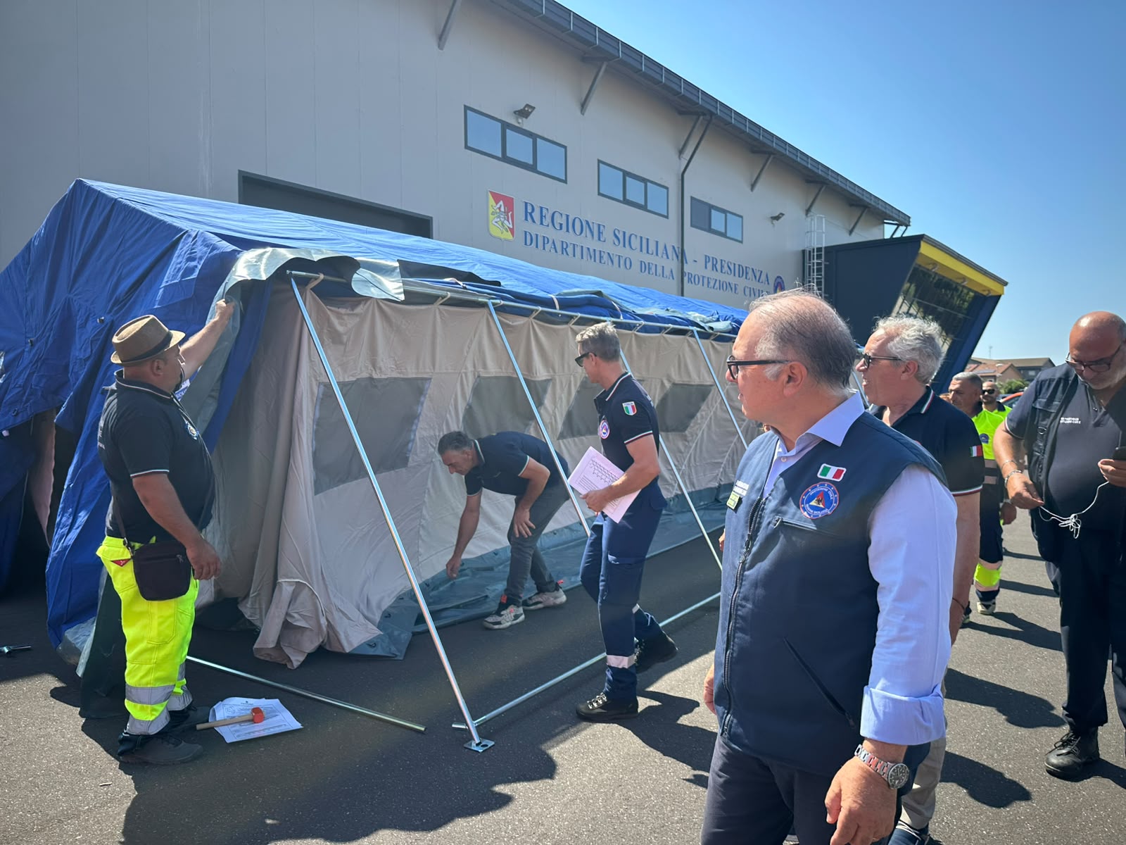 PR FESR 2021/2027 azione 2.4.5 - A San Giovanni la Ponta effettuate le prove di montaggio del nuovo Posto Medico Avanzato e della tenda Meeting.