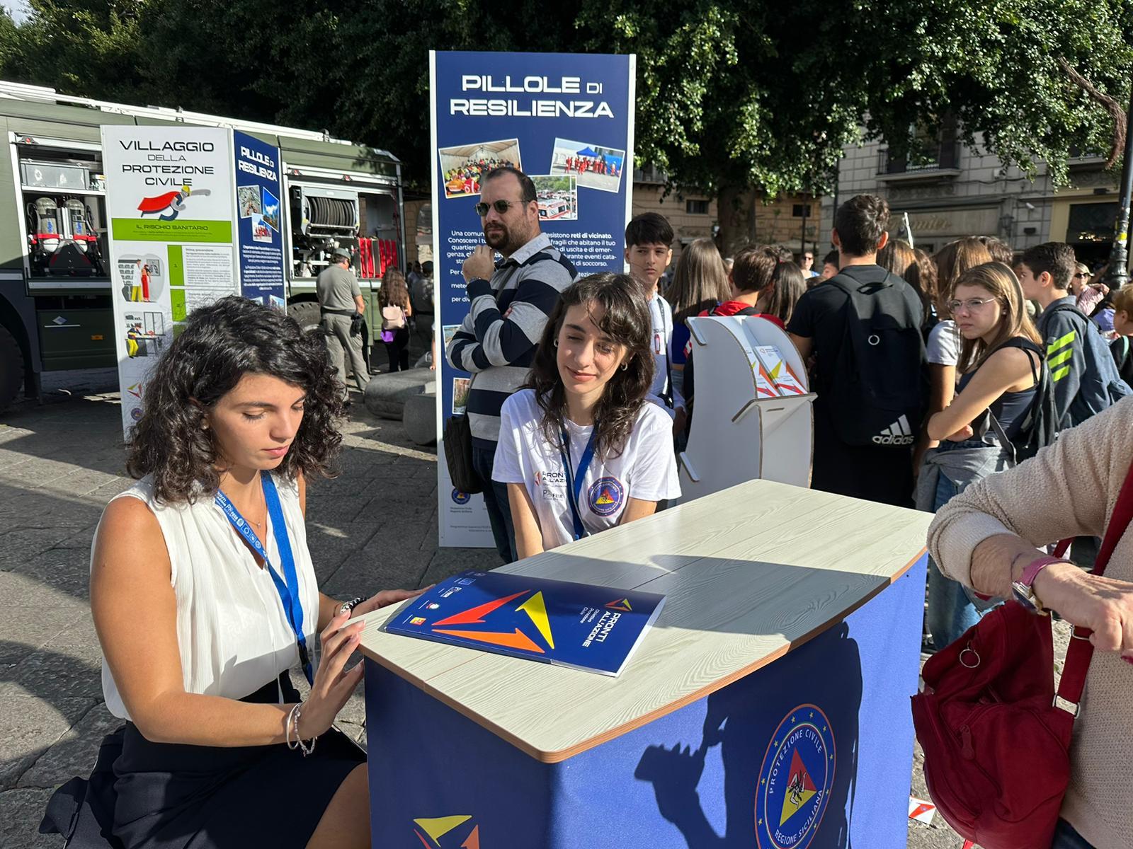 PALERMO, INAUGURATO  IL PRIMO ROADSHOW DELLA PROTEZIONE CIVILE REGIONALE.  IL DG SALVO COCINA: ’’SICILIANI IN CAMPO E PRONTI ALL’AZIONE IN CASO DI EMERGENZA’’