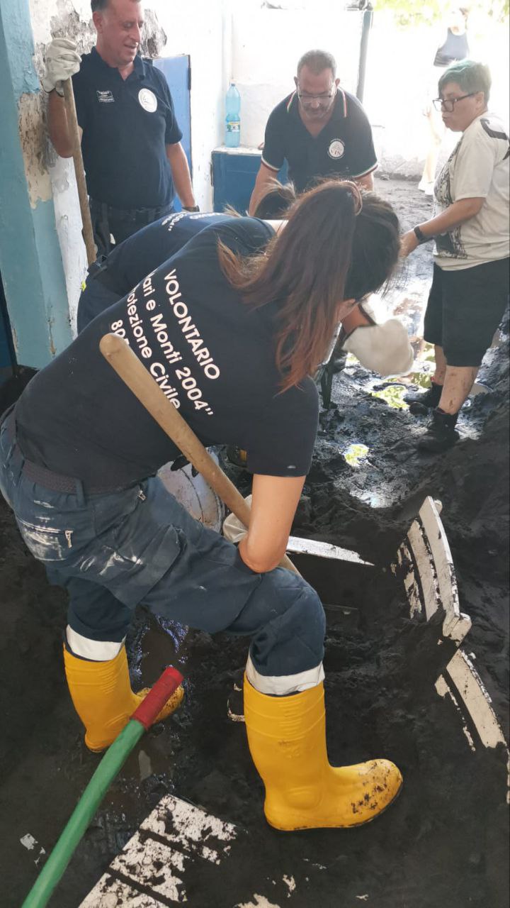 Stromboli, colata di detriti e fango nell’abitato a causa dell’evento meteo avverso di stanotte. Attivato il sistema di Protezione Civile