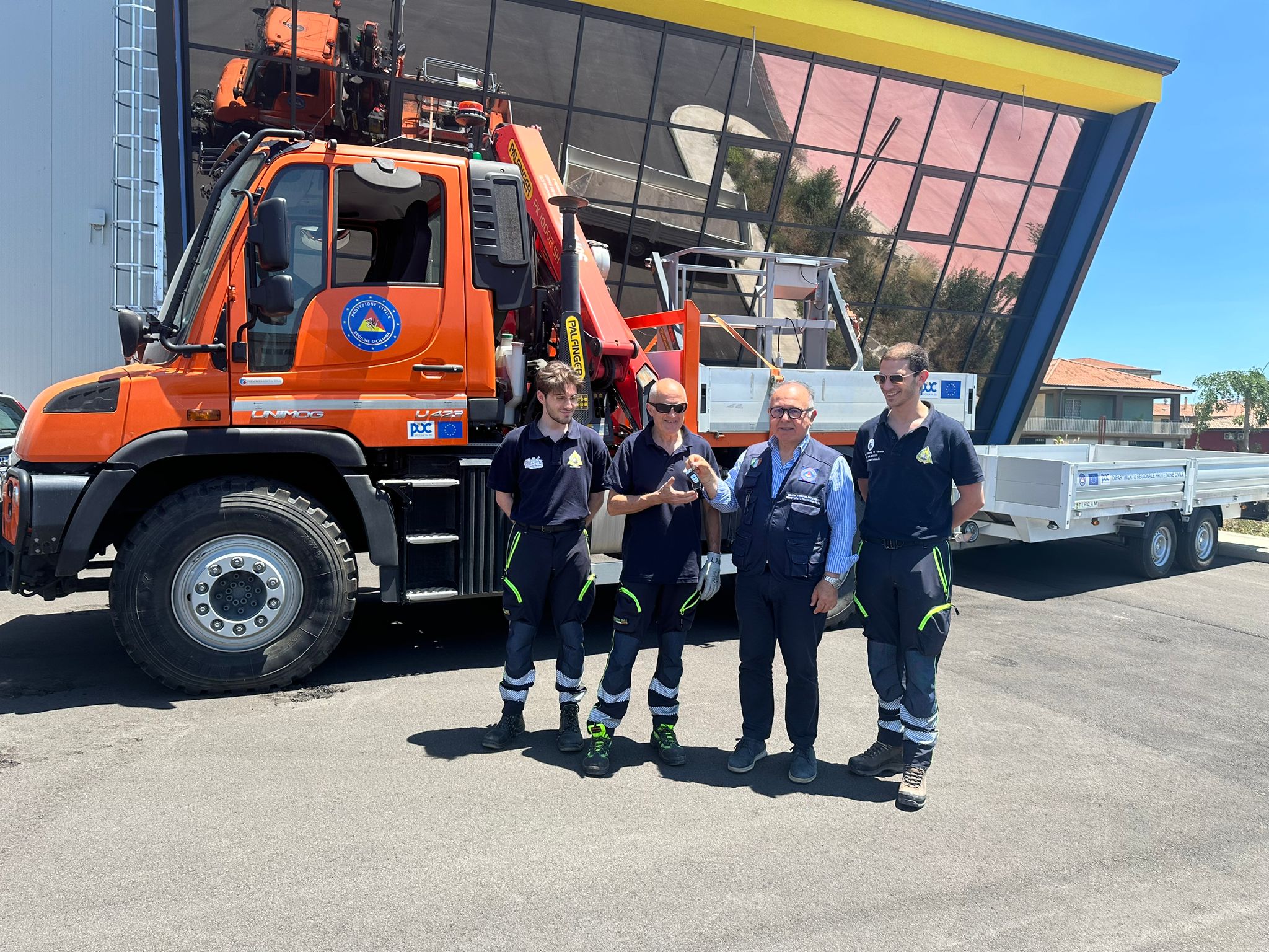 San Giovanni la Punta (CT). Consegna di un Camion Mercedes Unimog per attività di Protezione Civile. 